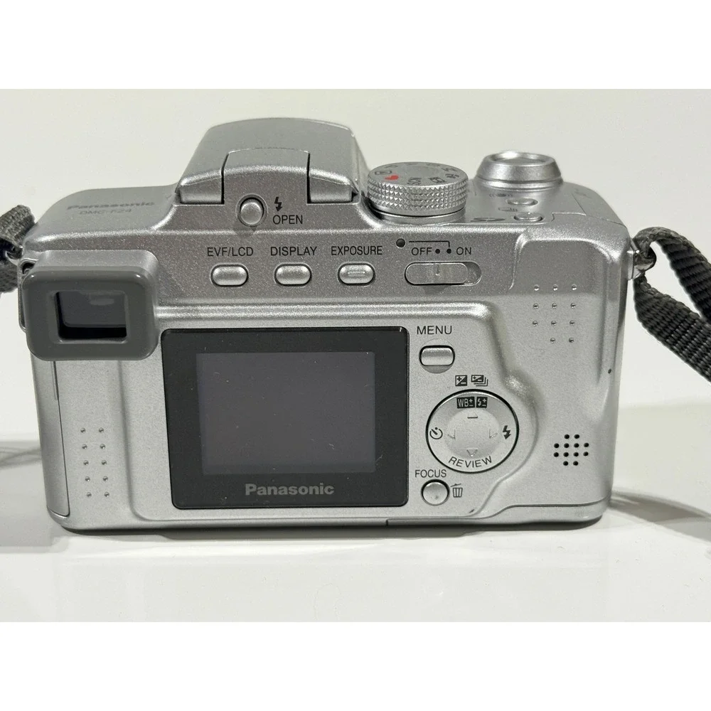 PANASONIC Lumix DMC-FZ4 Digital Camera w/ Battery, Charger, 512mb SD Card -WORKS